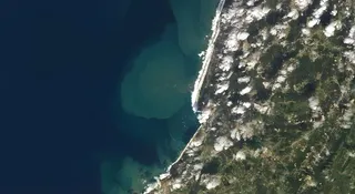 Fale jak bloki, chmury piasku na 10 km