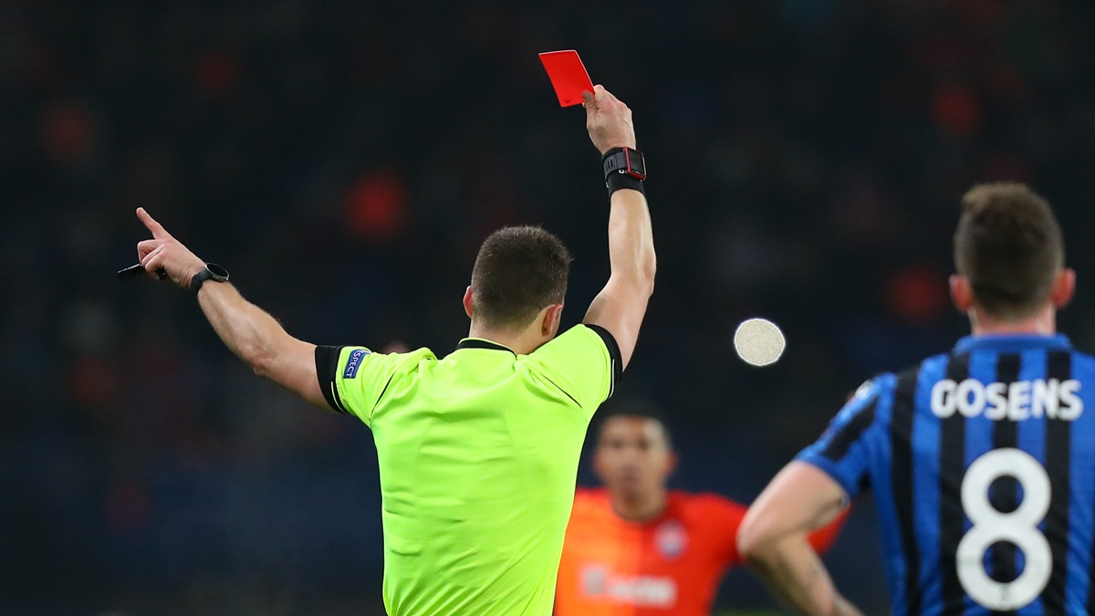 Selekcjoner zwolniony, bo ChatGPT miał robić mu plany na mecz. „Pomówienia”