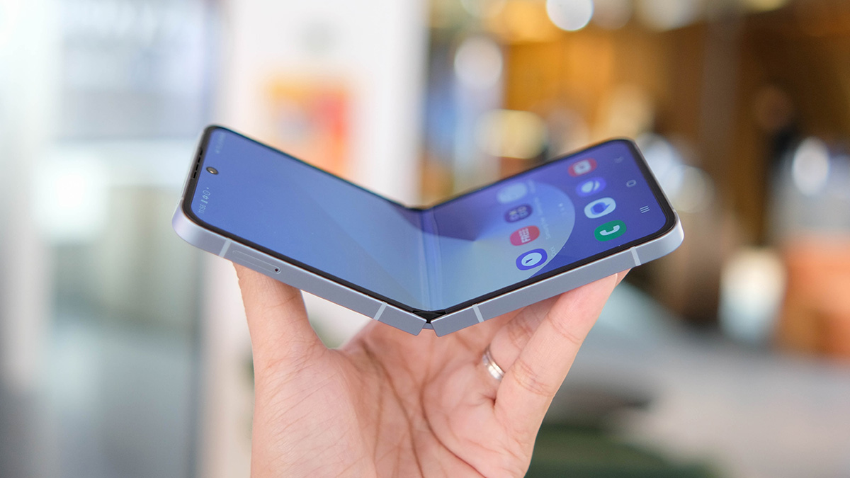 Oto następny składak Samsunga. Galaxy Backflip nie ma przodu ani tyłu