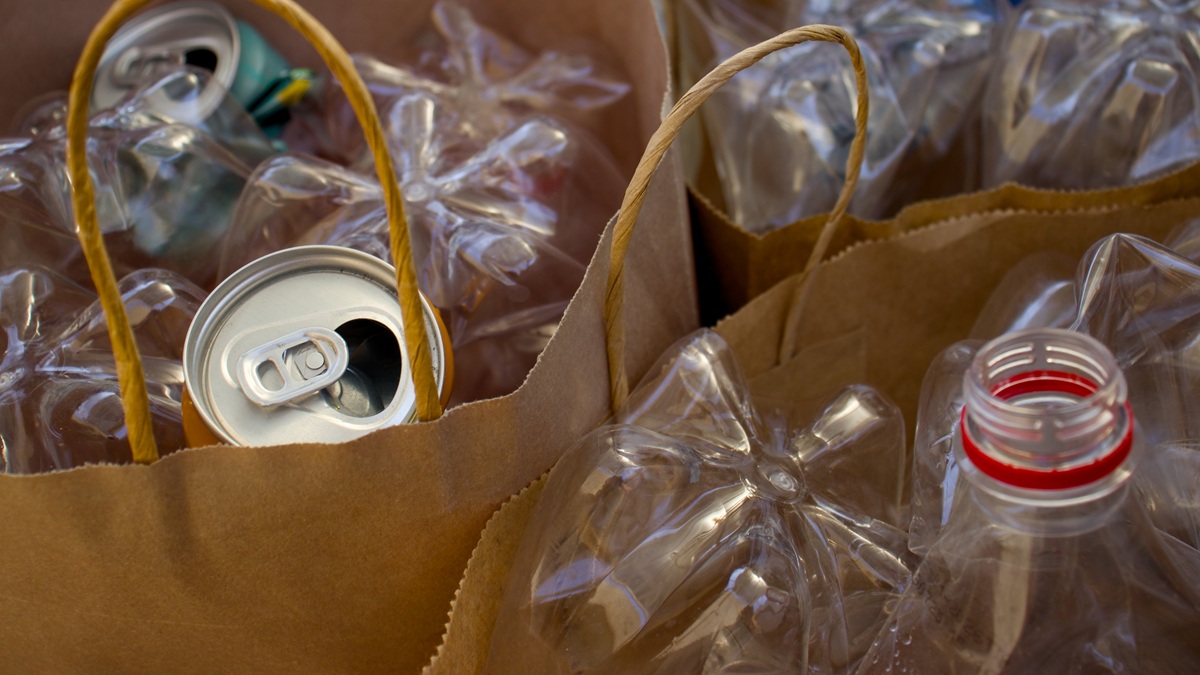 Odbiorą od ciebie butelki i puszki. Przeciwnicy systemu kaucyjnego tracą argument