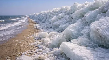 Lodowe tsunami w Mikoszewie. Bałtyk pokazał dziwną twarz