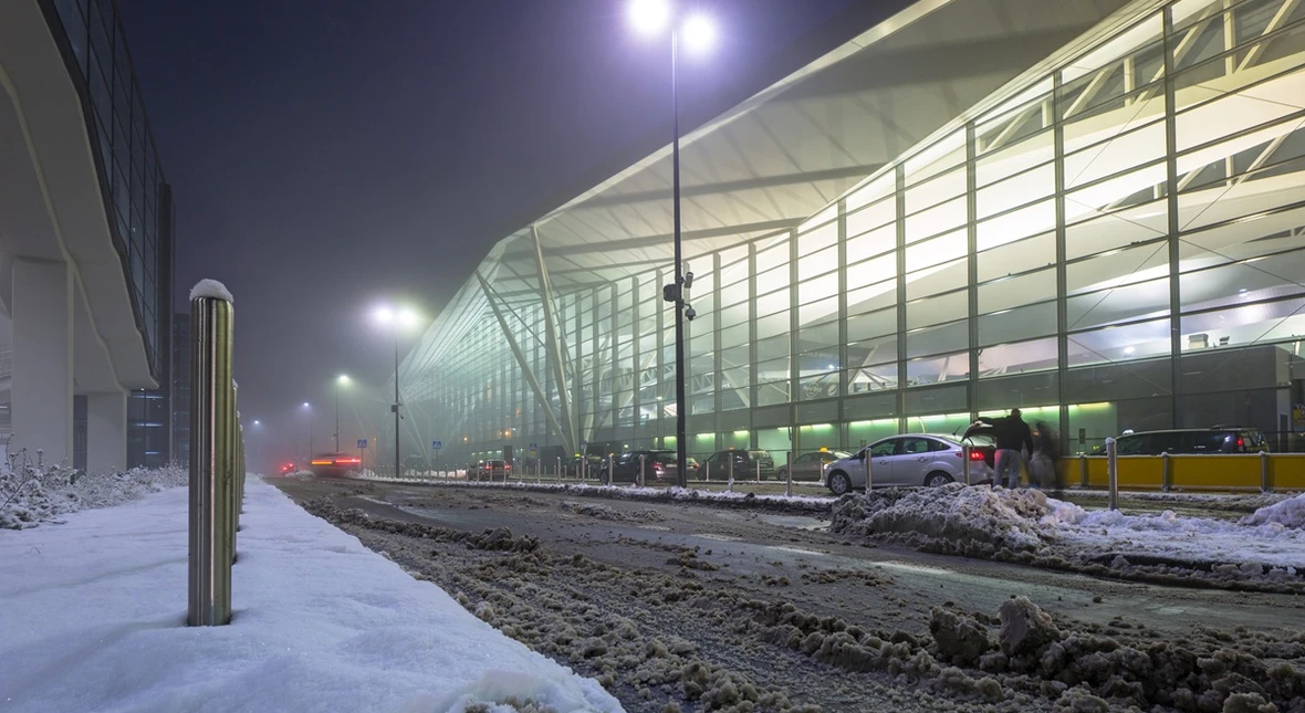 Image for Samoloty przegrywają z zimą. Apokalipsa na polskich lotniskach