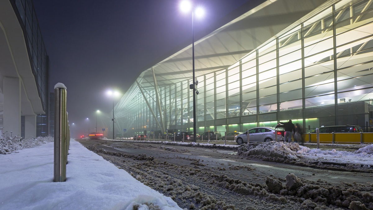 Samoloty przegrywają z zimą. Apokalipsa na polskich lotniskach