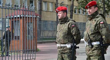 Wojsko pogoniło chińskie auta. Armia boi się jeżdżących szpiegów