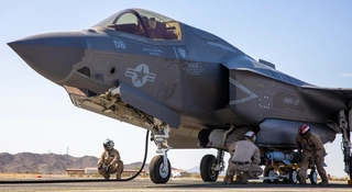 Słowa, które wywołały burzę, padły podczas podcastu "Boekestijn en de Wijk" w BNR Nieuwsradio. Tuinman, omawiając potencjalne scenariusze przyszłych konfliktów dyplomatycznych i technologicznych blokad, powiedział głośno to o czym szeptało się już od pewnego czasu.