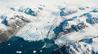 Lód pod Grenlandią wiruje jak stopiona skała. Matka Natura igra z naszymi zmysłami