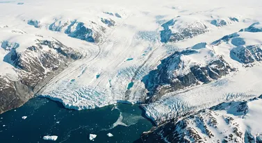 Lód pod Grenlandią wiruje jak stopiona skała. Ziemia igra z naszymi zmysłami