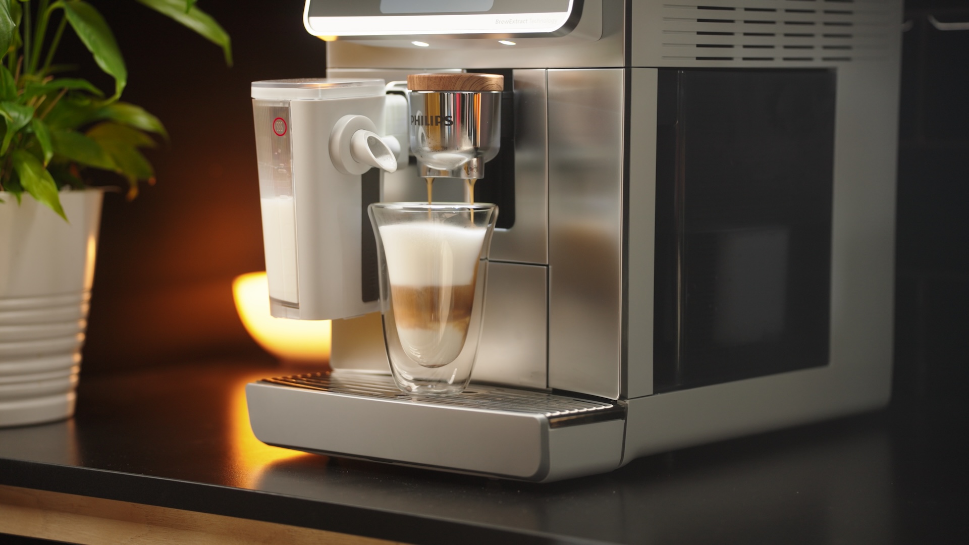 Przyjdziesz dla kawy, zostaniesz dla pianki. Philips 8000 LatteGo Pro rządzi w mojej kuchni