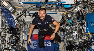 W ramach polskiej misji IGNIS przeprowadzono eksperyment, który udowodnił, że w stanie nieważkości można skutecznie wydawać polecenia maszynom bez użycia mięśni, a za pomocą myśli. Wyniki eksperymentu PhotonGrav są zaskakujące. Sygnał z mózgu w kosmosie był nawet silniejszy niż na Ziemi.