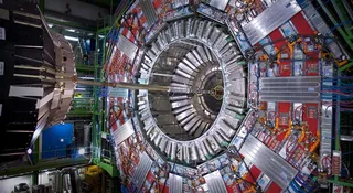 Rosjanie odeszli z CERN i zabrali ze sobą wiedzę, bez której Wielki Zderzacz Hadronów mógł stanąć w miejscu. W tym momencie na scenę weszli polscy inżynierowie i naukowcy.