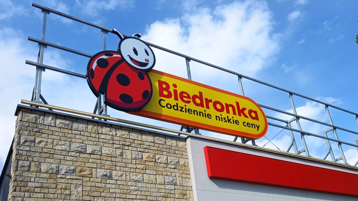 Zima zaskoczyła Biedronkę. Uderzenie prosto w system kaucyjny