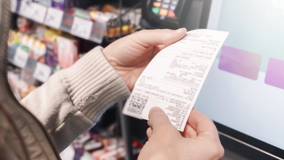 W kasach samoobsługowych wydajemy więcej. "Brak kontaktu z drugim człowiekiem"