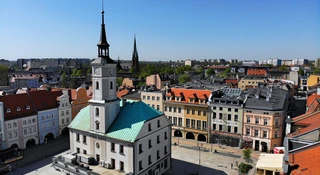 Na lotnisku powiesili kod. Takie symbole powinny być w każdym polskim mieście