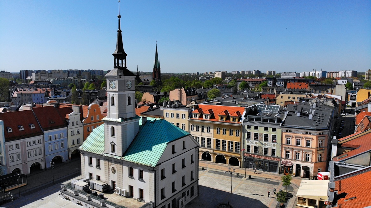 Na lotnisku powiesili kod. Takie symbole powinny być w każdym polskim mieście