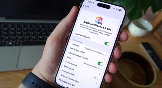 Siri dalej niegotowa. Apple ma kłopoty