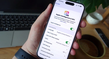 Nowa Siri rozsypała się w testach. Niech ktoś zatrzyma tę farsę