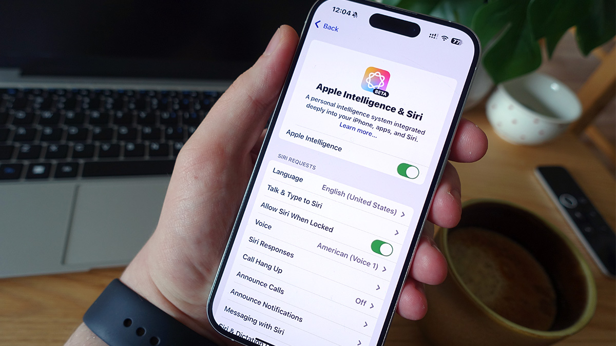 Nowa Siri rozsypała się w testach. Niech ktoś zatrzyma tę farsę