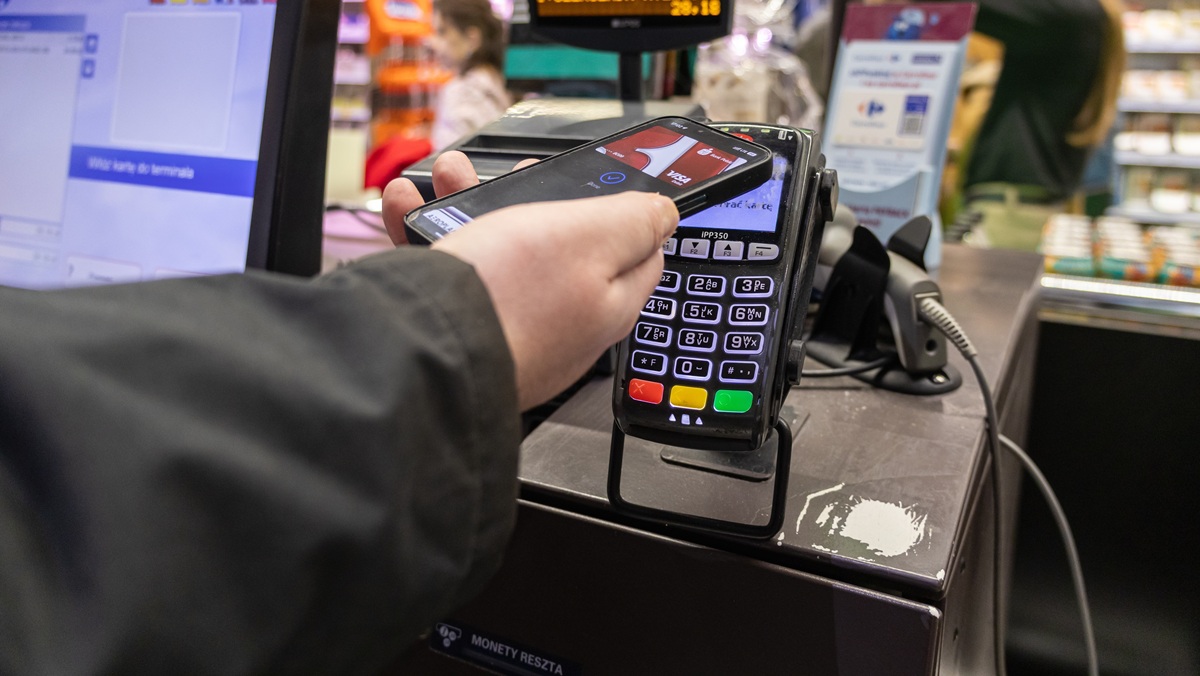 Aplikacje sklepowe przegoniły telewizję. Totalnie zmieniły nasze zakupy