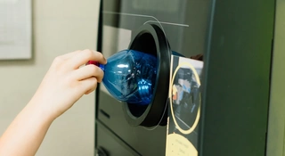 Robisz za darmo za kuriera i kasjera. Ale oddać butelkę to już dramat