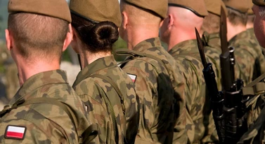 Polacy chcą obowiązkowej służby wojskowej. Ależ wieje hipokryzją