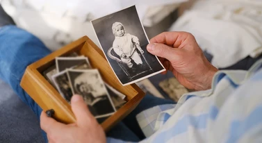 Kradną nam wspomnienia. Nawet przeszłość musi być zmyślona