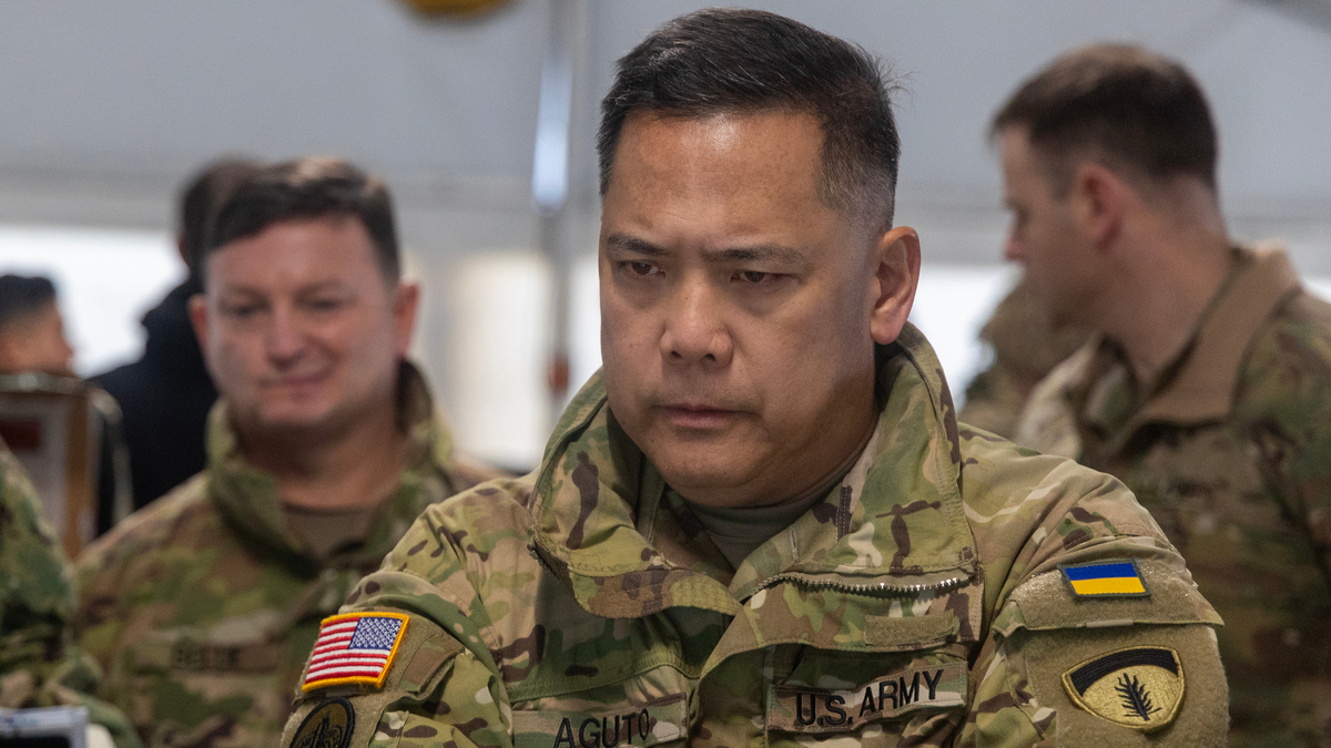 Amerykański generał zgubił tajne mapy w Polsce. Upił się tak, iż dostał wstrząsu mózgu