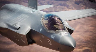 Nad stolicą Iranu doszło do precedensowego historycznego zdarzenia. Izraelski myśliwiec piątej generacji F-35I Adir zniszczył w bezpośredniej walce powietrznej irański samolot Jak-130.