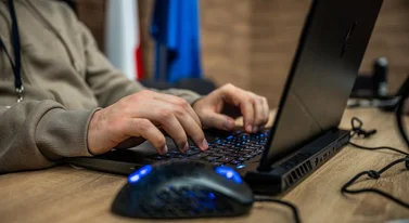 Polskie wojsko bije na alarm. Oprogramowanie czyści konta, a antywirusy milczą