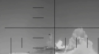 Amerykanie zatopili irańską fregatę IRIS Dena, stanowiąca dumę floty Teheranu. Wojsko udostępniło też dramatyczne nagranie przedstawiające moment ataku.