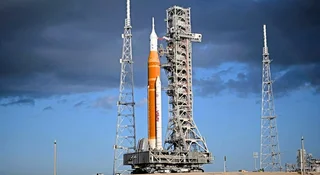 NASA wytoczyła SLS na pad 39B. Start Artemis II coraz bliżej