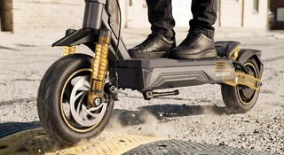 Legalne na polskich drogach, mocne i w świetnej cenie. Hulajnogi elektryczne w promocji na Geekbuying