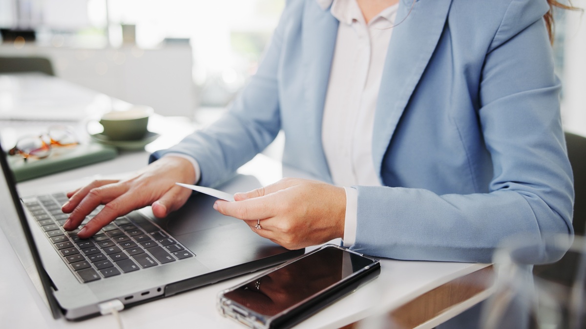 Mówią, iż są pracownikami banku i mają dowód. Uwierzysz, masz problem