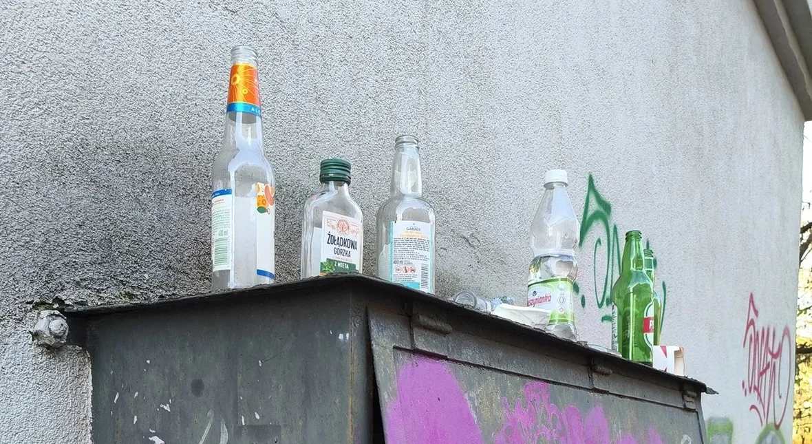 Image for Polacy wściekli na wiosnę. Jeden typ śmieci doprowadza nas do szału