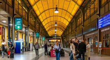 Szukasz pociągu w telefonie i go nie ma. Teraz spójrz na peron