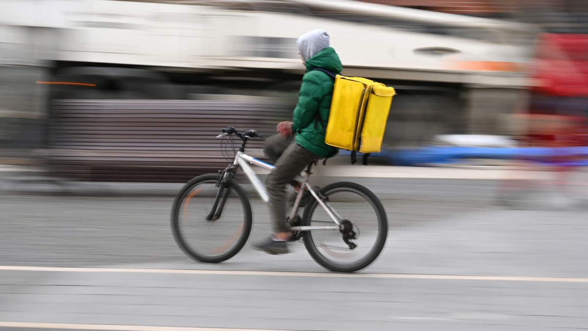 Przywiozą ci iPhone’a jak kebaba. Pół godziny i jest u ciebie