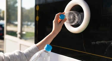 Jak działa automat do butelek? Zaglądamy pod maskę popularnych maszyn