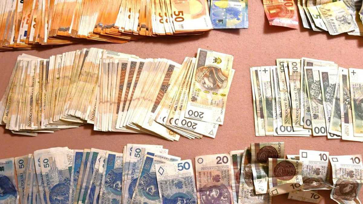 KAS rozbija internetowy handel odzieżą za 9,6 mln zł