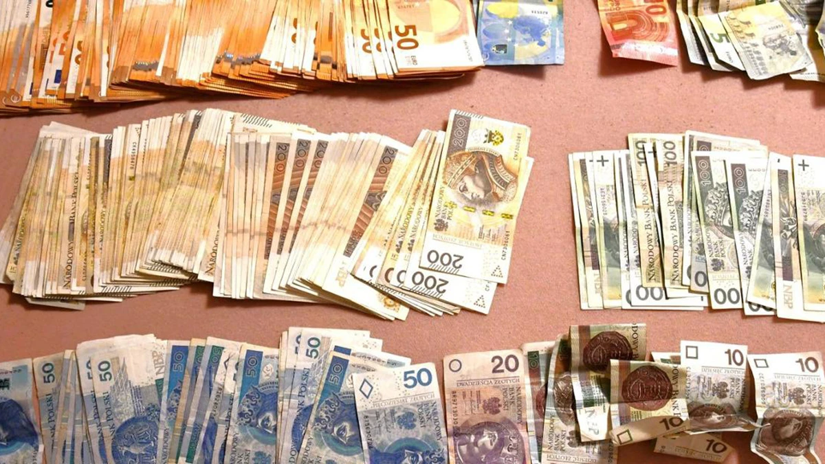 KAS rozbija internetowy handel odzieżą za 9,6 mln zł