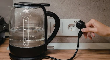 Czajniki elektryczne vs indukcjne: który szybszy i tańszy w 2026 roku?