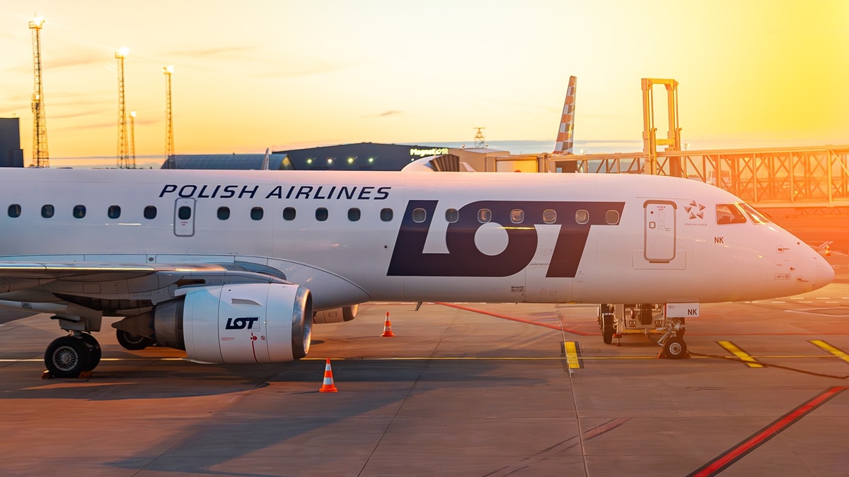 WiFi już w samolocie LOT. Za swoje FOMO słono zapłacisz
