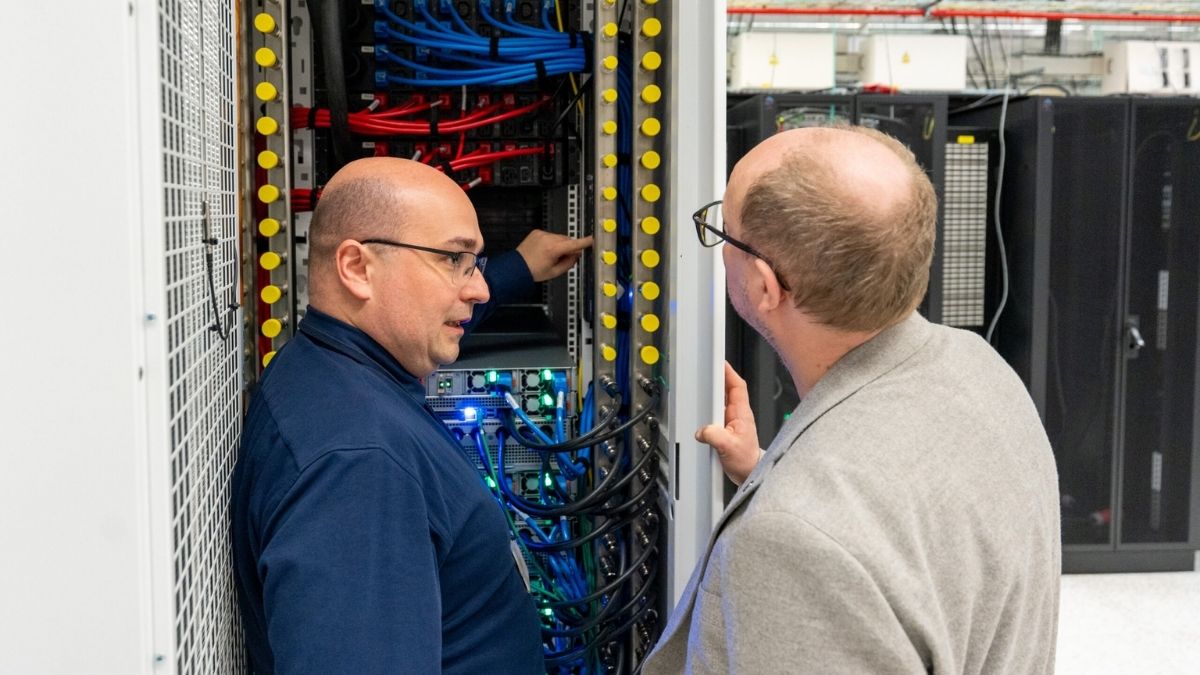 Polacy włączyli superkomputer za 30 mln zł. Cyberpunk śmiga w 18 000 fps