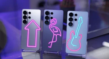 Smartfon z prawdziwymi neonami. Ma gaz w obudowie i mówią, że to bezpieczne