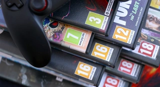 PEGI uderza w loot boxy. Wiele gier dostanie wyższą kategorię