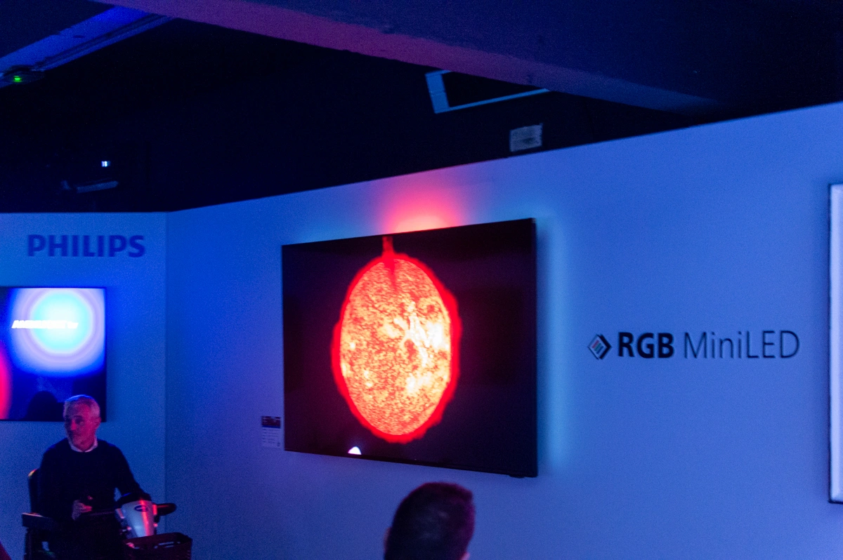 Telewizor... i samo podświetlenie RGB MiniLED. Precyzja robi wrażenie