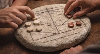 Rzymianie grali na tej płycie w łaźni. AI pokazała, jak dokładnie wyglądała partia