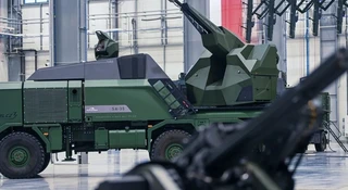 Polska tarcza na drony właśnie przyspieszyła. Rosomak sięgnął po Koreę