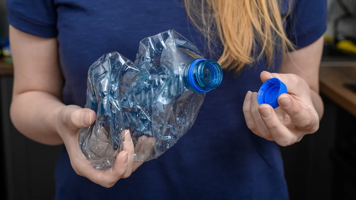 System kaucyjny łamie świętą zasadę recyklingu. Zakaz zgniatania butelek to absurd