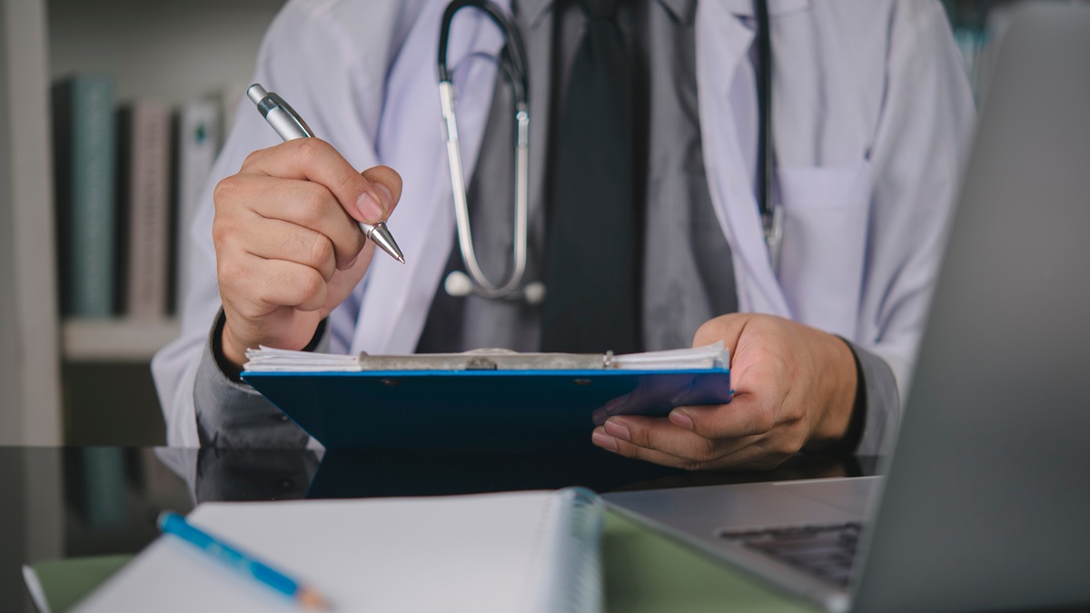 Polski szpital zaatakowany. Kartki i długopisy na ratunek