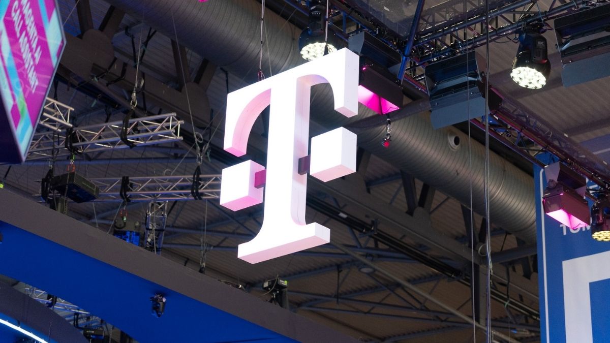 Koniec barier w T-Mobile. Sieć przetłumaczy wam rozmowy