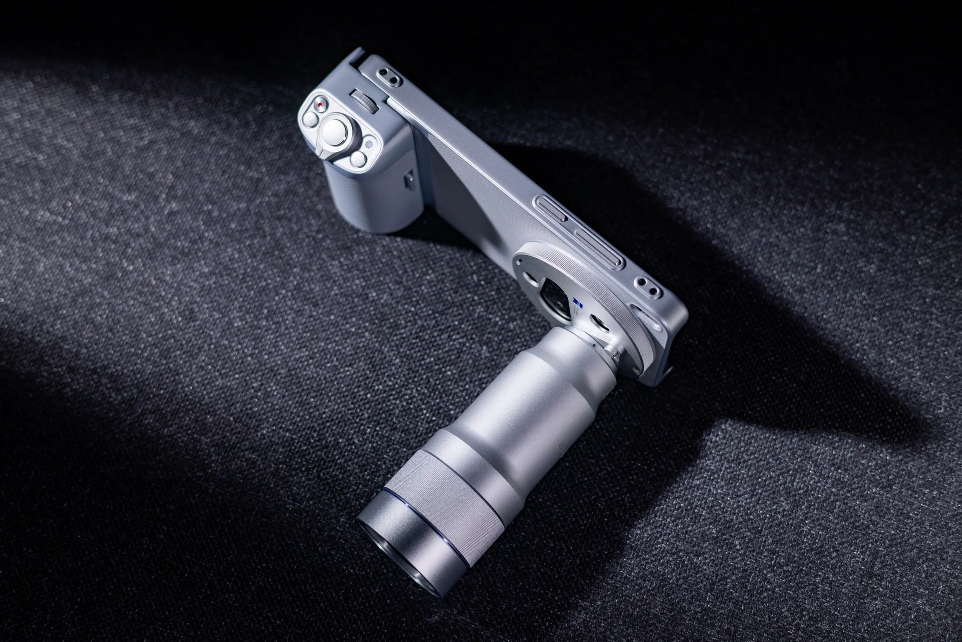 Zrobili telefon z lufą od czołgu. Miniaturyzacja po chińsku